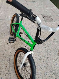 للبيع الأسود سعرة 175 و الأخضر 170 وبيهن مجال   رقم 07902400099