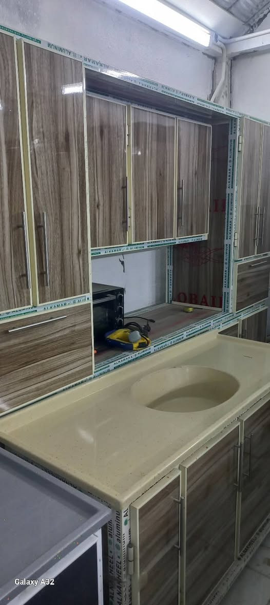 يوجد لدينا كاونترات والسنكات بجميع الاحجام والقياسات وبأسعار مناسبه وتوجد جميع الفصالات والموديل حسب الطلب 
العنوان /العماره /العمارات الجديده مقابل العمارات الملح 
للاستفسار اتصال ***********
