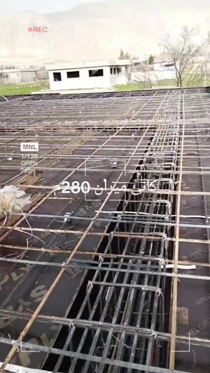 سلام عليكم اني نجار ابيوت وعندي قالب وكادر وشغلي هندسي وهاذا رقمي ***********
