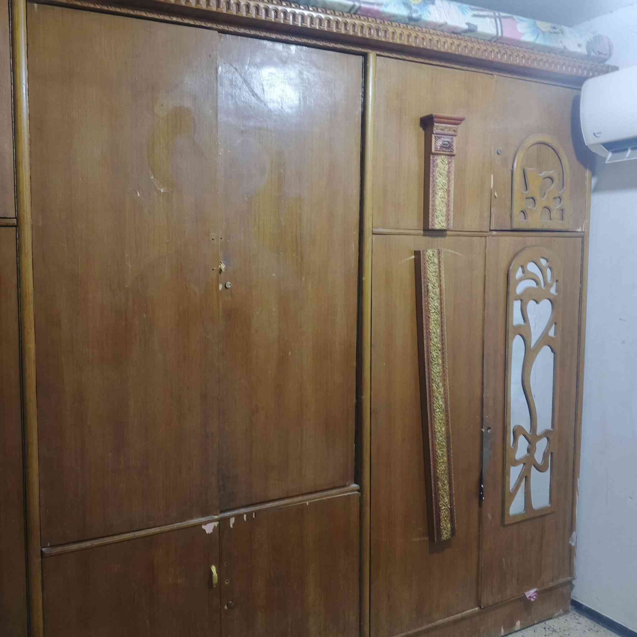 للبيع غرفه نوم مع تخم 13مقعد 600 ************مكان بغداد تقاطع النهروان

