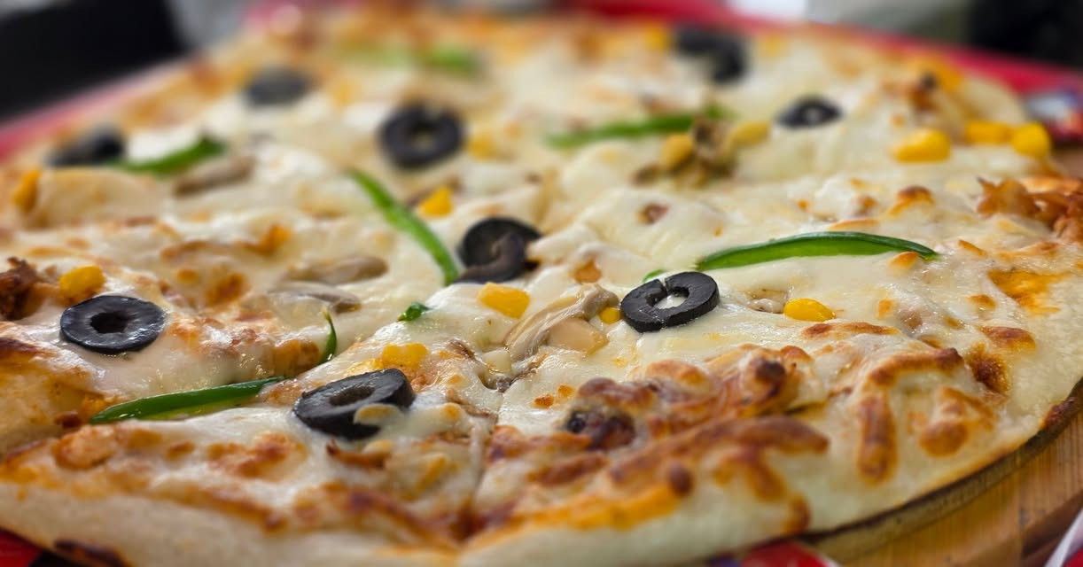 لعشاق🥰 البيتزا من شاورما دنيز 😋
اليوم عرض على البيتزا لمده اسبوع 6.000 بس 
ويدللوون الحبايب علينه
📍 الدورة – شارع أبو طيارة
📞 *********** / ***********
🚗 التوصيل متوفر أين ما كنت (مجاني ضمن الدوره)
