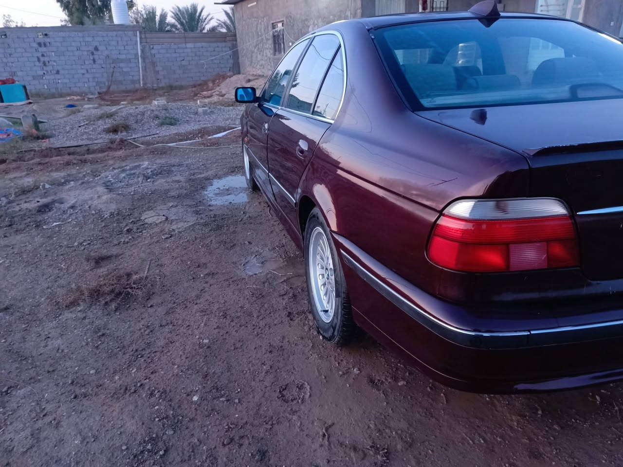 لسلام عليكم للبيع او المراوس حسب القناعه بي ام صقر موديل 1999 رقم اربيل سنويه نافذه  سنه مكينه 28 تك فانوس كير تبترونك اوتو عادي نضامين تحكم بالمري كشنات تدفئه برده خلفيه كهربائيه لايت زينون شاشه كامره حساسات أمامية وخلفية السعر 85 وبيها مجال للشراي
***********
