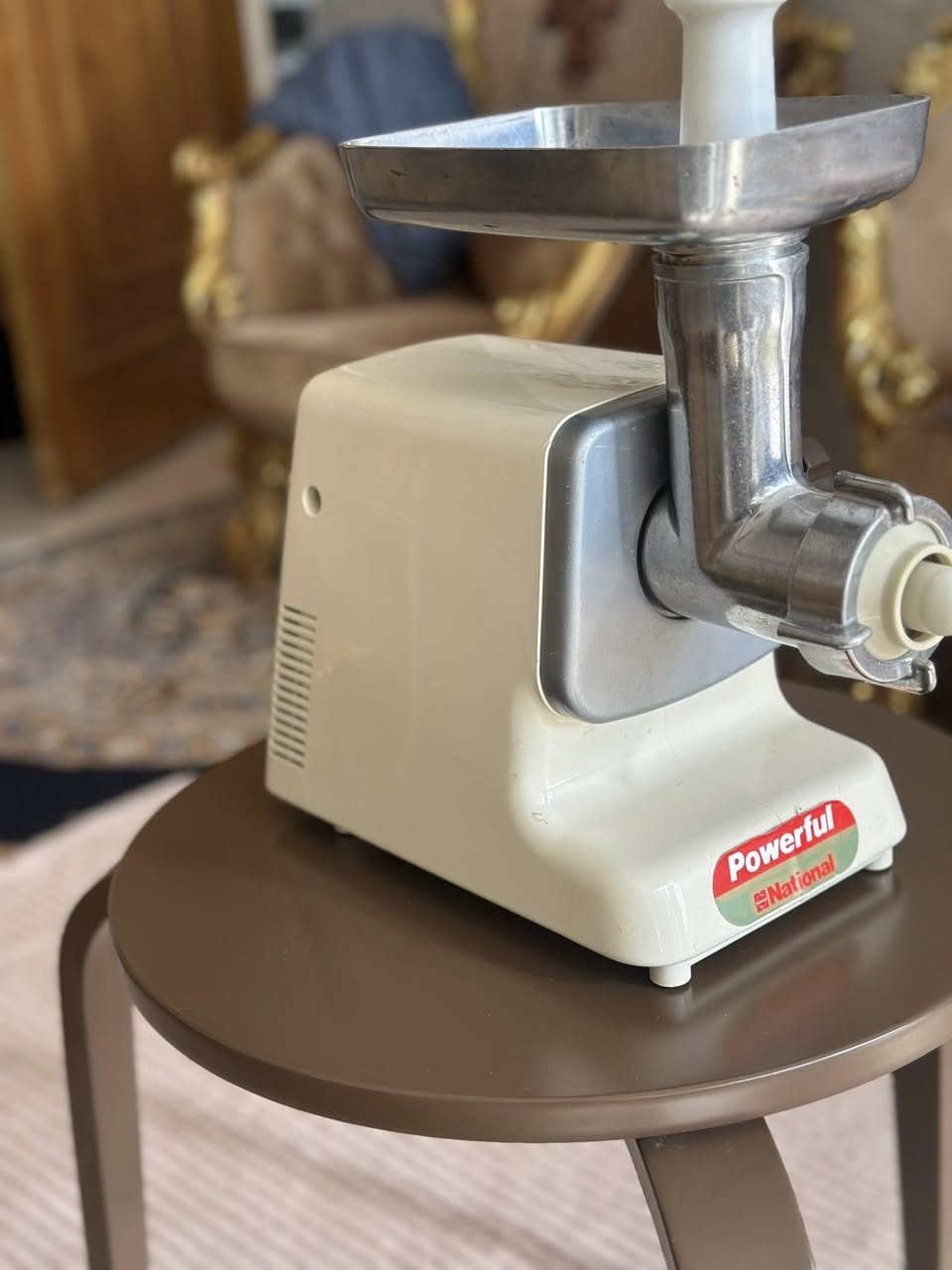 مثرامة لحم (ناشيونال) ياباني موديل (mk g20n)  550 واط نضافة عالية جدا ناعمة بالتشغيل جداا كاملة مع ملحقاتها (3 مصافي ناعم ووسط وخشن مع صانع كبة ) وكما واضح بالصورة 
من يرغب بالشراء يرجى مراسلة الصفحة


**إذا كنت صاحب هذا الإعلان وتريد حذفه لأي سبب، رجاءا أرسل رسالة إلى الدعم الفني**