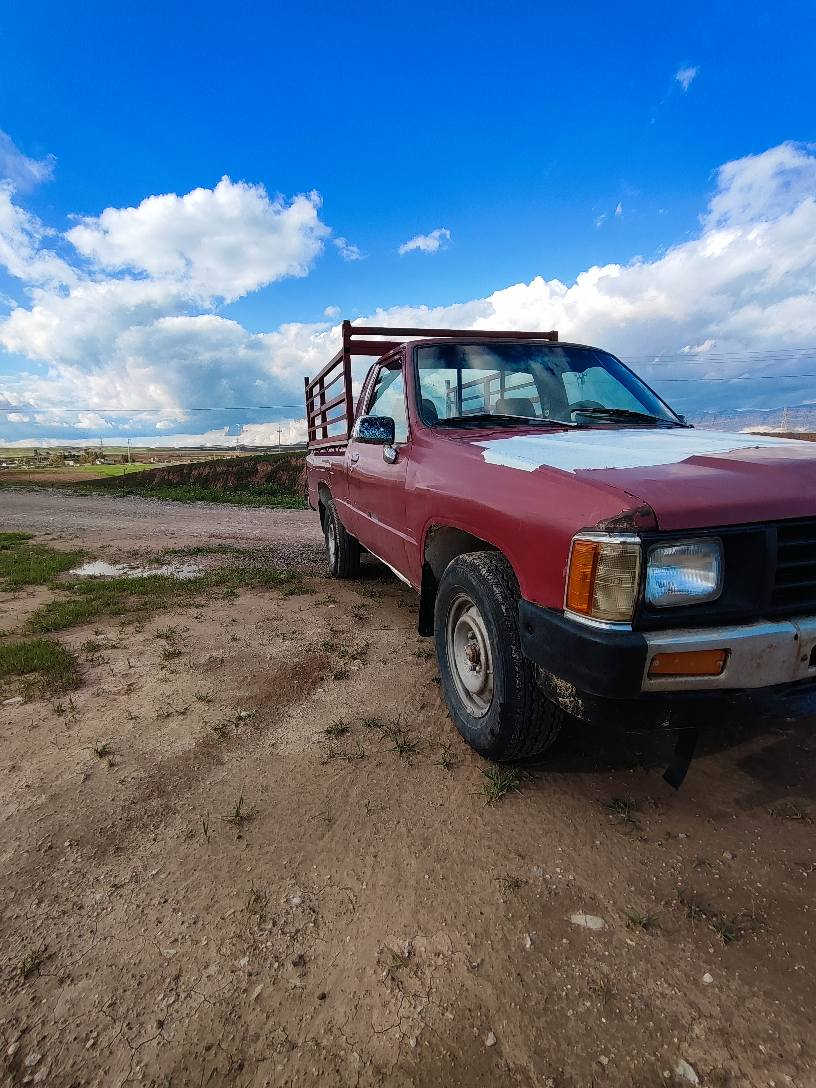 بەناوی خوا .......پیکابی تۆیۆتا مۆدێل 1985 ڕەقەم کەرکوکە و سەنەوی و هەمو شتی مەزبوتە تەنها بەسەرچوە .....گێڕ و مەکینە بە شەرت سەیارەیەکی جایز و ماڵی دۆست .....نرخ .28گەڵا و معامەلەیەکی کەم.... موشتەریت تەلەفۆن بکە ...*********** السليمانية, العراق
