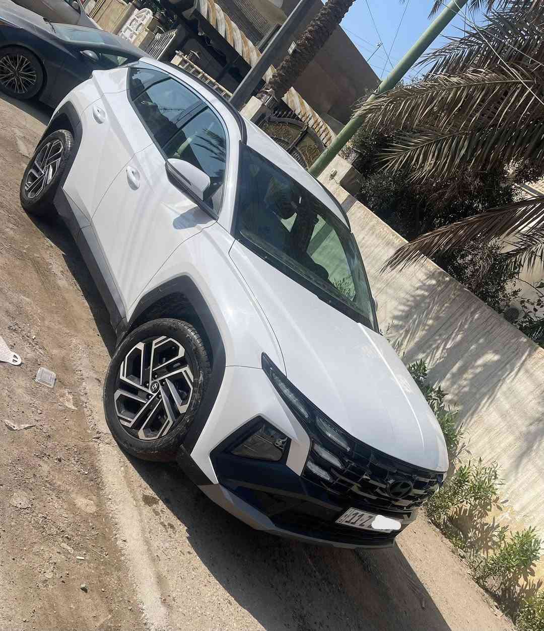 السلام عليكم ورحمة الله وبركاته 
توسان ٢٠٢٥ ماشية ١٥ الف رقم بغداد 
فل مواصفات عدى الفتحه 
كشنات تبريد وكهرباء الويل ١٩
وبيه خمس تبديلات مجانية من الشركة اخذته بالعرض الرمضاني 
ملاحظة وحدة بيه بالجنطه واضحه وممصلحه 
العنوان بغداد حي القاهرة الثانية 
السعر ٣٤ مليون 
موبايل ***********
