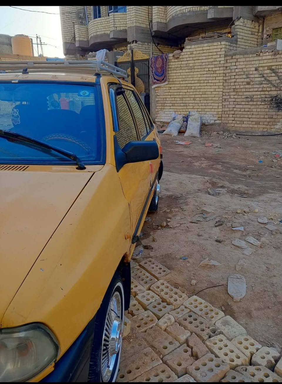 السلام عليكم سايبة موديل 12 سنوية لل 30 هيئة وغرامات مصفرة هزة جديدة رقم انكليزي كير  جاهزة سيارة بس يرراد الها تلحيضات وبيها جاملغ الأمامي مبدل سعرها 26 وبيها مجال رقمي ***********
