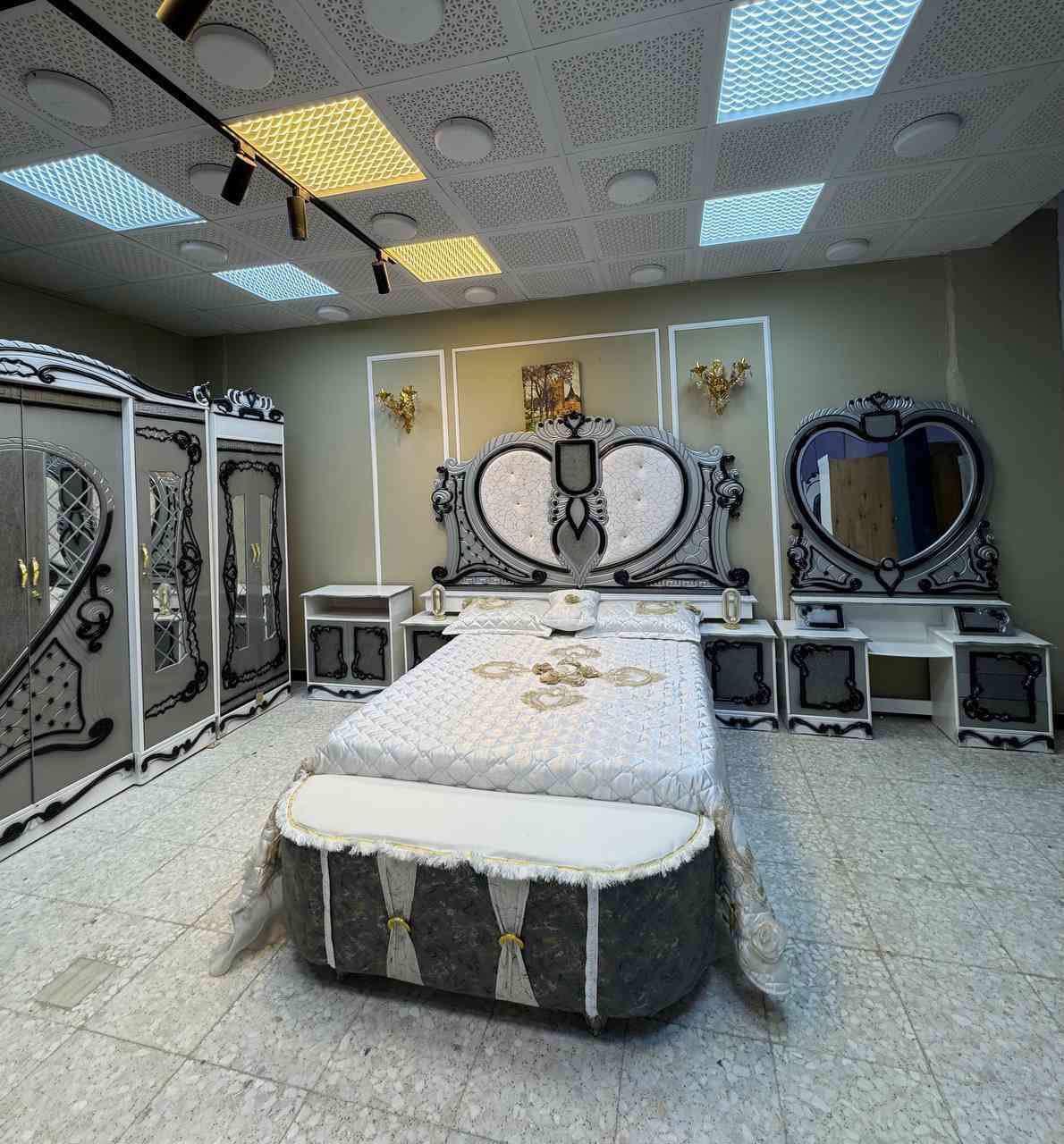 السعر // مليون ونص فقط 😍

🔅تفاصيل الغرفة المرمري  ....

 خارج ٤ملم ام دي اف 🔺
وداخل صاج ٣ملم 
صبغ حراري  درجة اولى 

عدد القطع  ٧ قطع 😍
🔺1 //جرباية  قياس  ١٦٠ × ٢٠٠ 
🔺//ميز جانبي ايسر قياس ٥٠
🔺2// وميز  جانبي  قياس ٥٠
🔺3// زاوية ارتفاع مترين عرض ٨٠
🔺4// وميز بلازمه  
🔺5//وميز مراية ارتفاع مترين عرض ١٢٠
🔺6// وكنتور ٦ باب  ارتفاع مترين و١٥ طول ٣ متر و١٥

القطعه الثامنة حسب الطلب شازلون
سعرها ٥٠ الف ❤️


**إذا كنت صاحب هذا الإعلان وتريد حذفه لأي سبب، رجاءا أرسل رسالة إلى الدعم الفني**