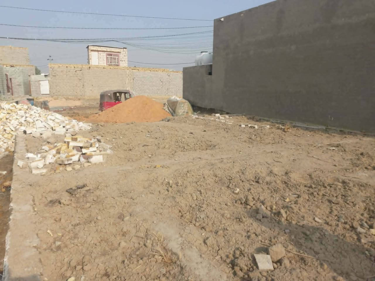 السلام عليكم ❄️
قطعه للبيع طابو زراعي سند 25 
📍 المساحة 200 متر /بيها بتلو 160 متر 
📍مع 24 الف طابوكه /و 2 طن سمنت 
📍الموقع/ المعاره قريب البزل 
⬅️مكانه مميز ومرتب😍🔥والسعر مناسب 
زورنا في المكتب الواقع قرب محطه وقود المدحتيه مقابل استداره الصقر 📍
للاستفسار الاتصال على الرقم.
 ☎️📞⬅️ *********** /***********
