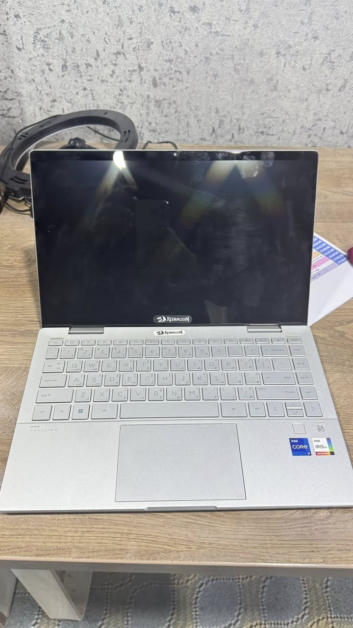 السلام عليكم

لابتوب قلاب 360 درجة لمس مع قلم / نحيف جدًا / خفيف الوزن / مناسب للطلاب والاعمال والتصميم. 

يتحمل برامج مثل فوتوشوب وكاب كات وبعض الالعاب (كونه مخصص للدراسة)

اسم الجهاز: 
Hp Pavilion 

مواصفات الجهاز:

Hp pavilion x360 14inch 2-in-1 laptop pc

Windows 11 home 64-bit (10.0, Build 26100)
 
Processor:
13th gen intel(R) Core(TM) i7-1355 (12CPUs), 1.7GHz

Memory:
16384MB RAM

Display:

Intel(R) Iris(R) Xe Graphics Family, 8175MB

مواصفات جانبية: 

منفذ سماعات (هيدفون)
2 مداخل USB 
مدخل HDMi
مدخل ذاكرة SD
شحن سريع
شاحن اصلي
بطارية بحالة جيدة
نظافة اللابتوب: 96٪
كاميرا أمامية (مع بصمة وجه للأمان)
بصمة أصبع
واي فاي وبلوتوث
منفذ تايب سي

اي استفسار اني حاضر 

واتساب : ***********

السعر: 800 وبيه مجال (مستعجل بالبيع جدًا)
