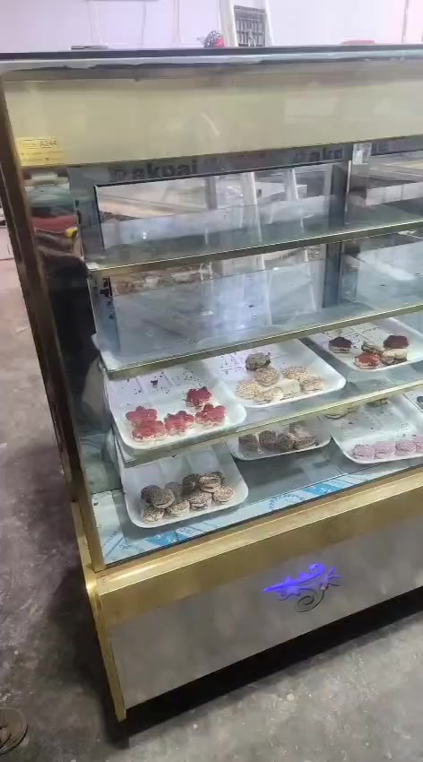 براد ٣ متر تركي
ارتفاع متر ونص 
تبريد ثلج شغال حاليا في معرض 
سعر ٢٠ ورقه 
استفسار ***********
