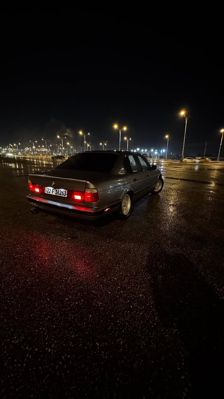 السلام عليكم.للبيع أو امراوس حسب القناعه.             525 /BMW   /1991
V6مسكر  كير ومكينه بشرط مكفول
عليه تزويد أكزوز شغل علي الوادي 
عليه كت M5
وعليه منضومه تبريد جديده بشرط ثلج ❄️ 
وعليه منضومه بانزين جديده (نوزلات فيتبم مصطره نوزلات فلتر بانزين)
مال جناي ✨
ويل خليه جديد بشرط لا فطر ولا هم يحزنون 
(تحويل أو وكاله ثاني يوم )
غرامات (0)
سنويه جديده ماصاقطه لل(2030)
للتواصل ***********
