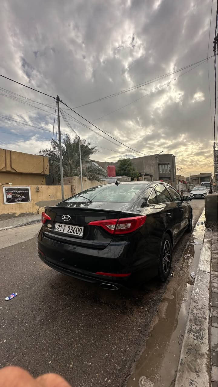 السلام عليكم
سوناتا 2017 رقم سليمانه 
وراد امريكي 
حادث جاملغ وبنيد وصبغ جاملغ خلفي بدون ضربه 
السياره جاهزه للخير 
مكينه هستوى مسويلها ادامه يعني انسى ادك ادوانز بانزين عادي 
بيع او مراوس بستاركس 
السعر 125 ورقه وبيها مجال 
للتصال او وتساب *********** شط العرب, البصرة
