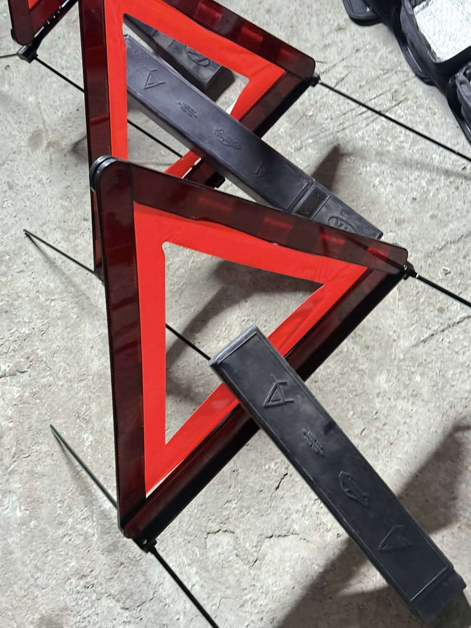 سلام عليكم
منفاخ اصلي تفصيخ زيرو يجي بل سيارات الحديثه السعر ٣٠ الف.     
مثلث طوارء اصلي فسفوري ٥ الف 
هورن طاط اصلي تفصيخ ١٥ الف 
جك ١٠ الف 
عده ويل سبانه ٥ الف 
يوجد توصيل جميع الحافضات العراق ٥ الف 
مماني بغداد مشتل مقابيل حمام الفندي بيت مو محل موجود من ٥ العصر الى ١٢ بليل فقط 
غراضي كلهن اصليات ماعدي تجاري 
*********** بارق
