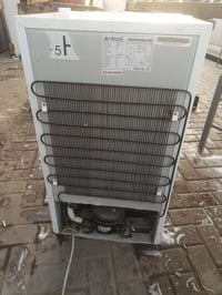 ثلاجه ٦ قدم • استعمال قليل • بصره حي الحسين