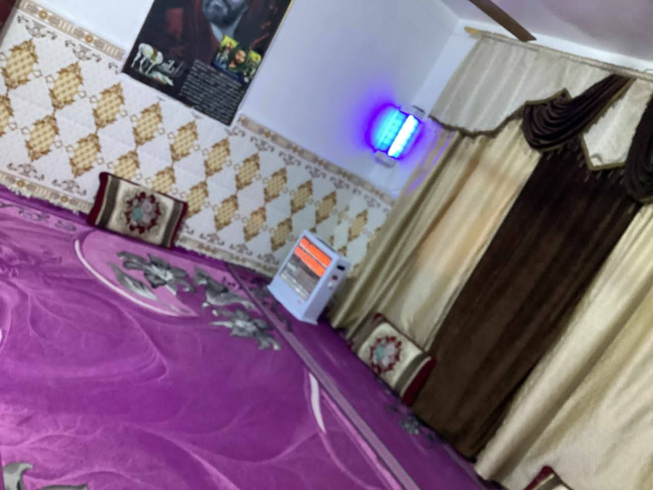 بيت بحي العسكري الثاني قرب المصور الخالدي 110 متر + عرصه 105 متر بناء طابقين 3 غرف وحده جوء واثنين طابق ثاني بيت حر مامطلوب للاستفسار ***********
