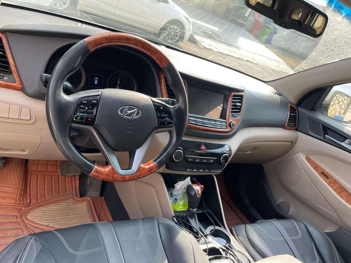 السلام عليكم من رخصه الادارة المحترمه توسان مديل 16 بيها بابين تبديل وكاله والسونار بل المنشور مكان السيارة بغداد الشعب السعر ١٦٥ رقمي ***********
