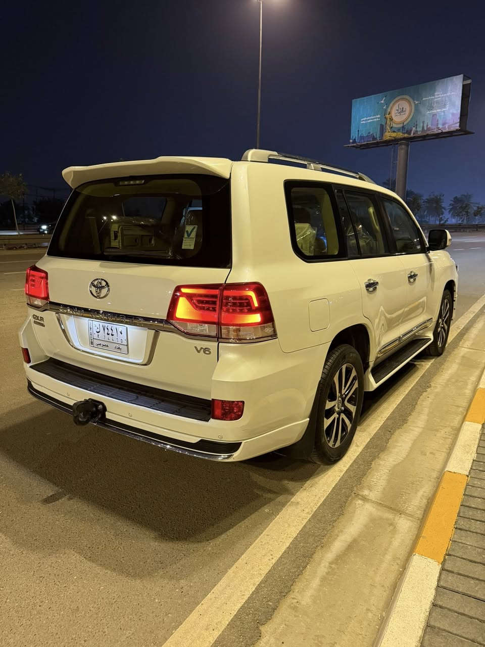 للبيع لاندكروز 2019 
ساز باب اول فول مواصفات  
بدون حادث فقط تكحيل بين الباب والجاملغ الخلفي 
ماشيه 124 
السعر 51 
مكانها السيديه 
***********
