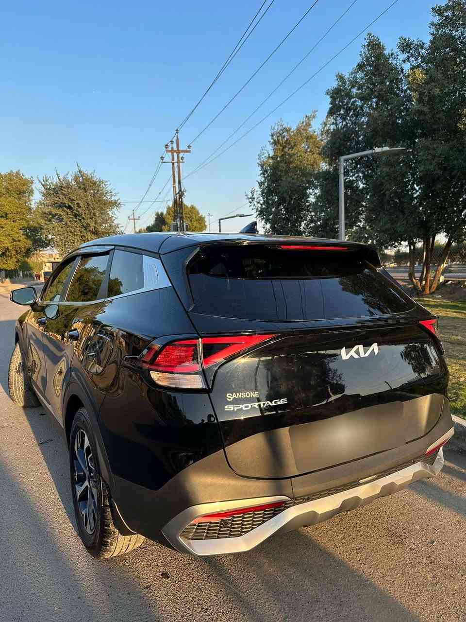 Kia Sportage 2023 . 
كيا سبورتج وارد امريكي . رقم بغداد دولي بأسمي . السياره جاهزه ونظيفه من كل النواحي . 
حجم المحرك 4 سلندر (2500)
ماشيه 26 الف ميل . 
.............................
↖️ المواصفات ↗️ ...
<<< بصمه تشغيل وابواب . كشنات جلد + كهرباء . تدفئه كشنات . شاشه ديجيتال . تحكمات . اشاير مري . رادارات . تحديد مسار . توقف ذاتي . مانع انزلاق . حساسات خلفيه . >>>
السياره مواصفات كامله عدا البنوراما .
................................
/// حادثها بسيط صبغ قليل بالبنيد فقط ///
السعر ... $ 200 $ ... وبيها مجال بسيط .
مكان السياره بغداد الدوره . 
للاستفسار (***********) بغداد, العراق
