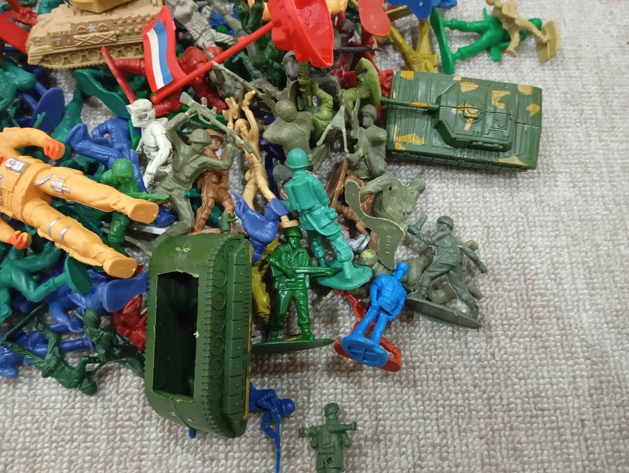 ١٢٠ قطعة للبيع و التوصيل موجود سعر ١٠ الاف


**إذا كنت صاحب هذا الإعلان وتريد حذفه لأي سبب، رجاءا أرسل رسالة إلى الدعم الفني**