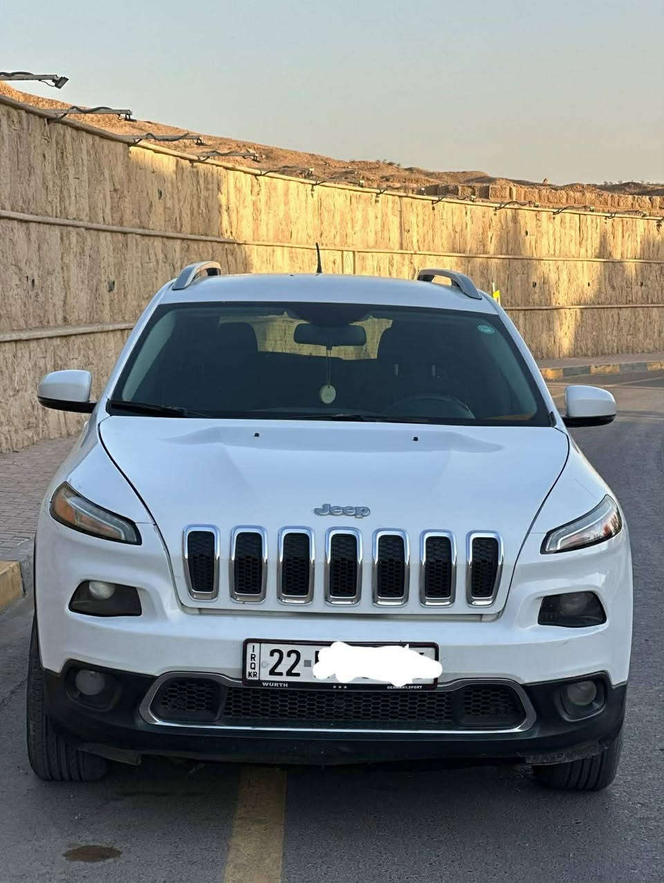 للبيع فقط!!$120 مجالها بسيط
جيب شيروكي موديل 2016
الضرر قطعتين صبغ بوند وجاملغ اليمين بدوون دوااخل
محرك 6 سلندر 3600cc / كير ومكينه بشرط 
رقم أربيل انكليزي
تدفئة وتبريد بلكشنات فول مواصفات عدا الفتحه
كامرة وشاشة بلادي حساس امامي وخلفي
تحكمات بل ستيرن مع مثبت سرعة 
أربعة انظمه قياده
للتواصل واتساب ***********
