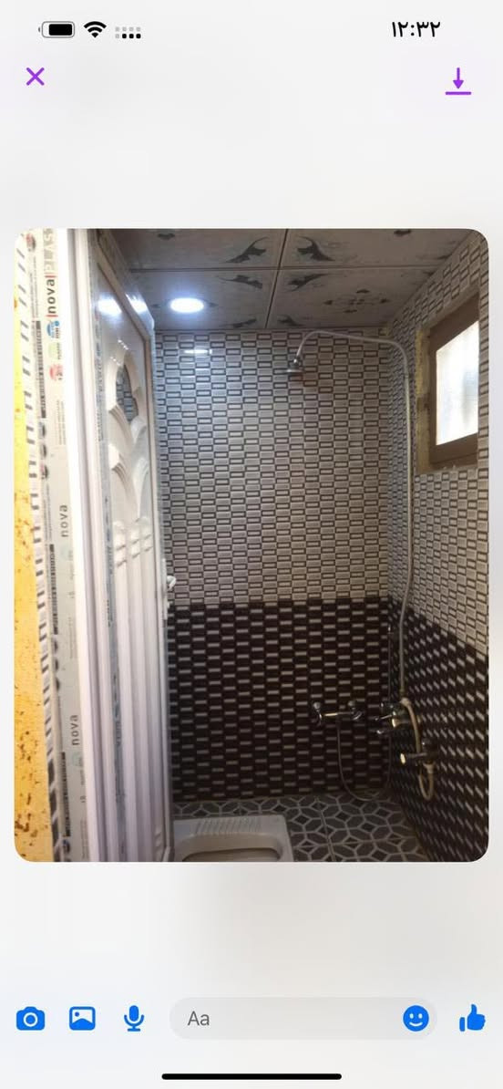 سلام عليكم
بيت للايجار مساحه 50 متر طابقين بناء جديد
الطابق الاول
 طارمه وصحيات خارجيه وصاله مفتوحه ع مطبخ اوبن 
الطابق الثاني غرفتين نوم كبيره وصغيره وصحيات وصاله صغيره 
سعر الايجار 550 رقمي ***********
موقع البيت العباسيه الشرقيه خلف مطعم العزائم يبعد عن الامام 10 دقايق مشي
