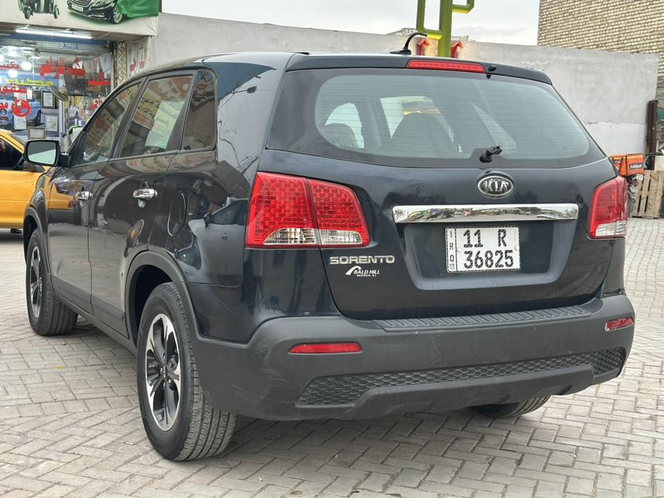 سورنتو 2012 وارد امريكي
سبعه راكب 
قطعتيين تبريد 
تحكم استيرن جهتيين 
مري كهربائي 
2400 دوش المرغوب  
السياره حلوه ونظيفه 
تخم تاير جديد 
رقم بغداد الجديد باسمي تحويل ثاني يوم 
مكانها بغداد مدينه الصدر يم الحمام  
سعرها ١٣٧ وبيها مجال بسيط حك الجيه. 
*********** حسين الدراجي.
