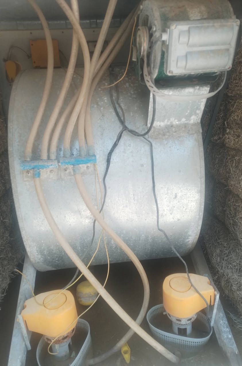 للبيع مبردة شركة Alooni الحجم كبير 4500 نظيفة مستخدمة شيء قليل ***********
