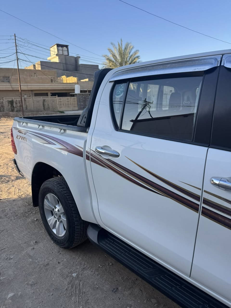 السلام عليكم من رخصت الادمن تيوتا هايلوكس موديل ٢٠١٨ ساز باسمي مكفوله من الصبغ فقط بارد باب السائق اربع اصابع ماشايه ١٤٩ الف حقيقي شرط التحويل السعر ٢٦٠ ورقه وبيها مجال قليل هاتف *********** ابو عباس ابغداد المحموديه
