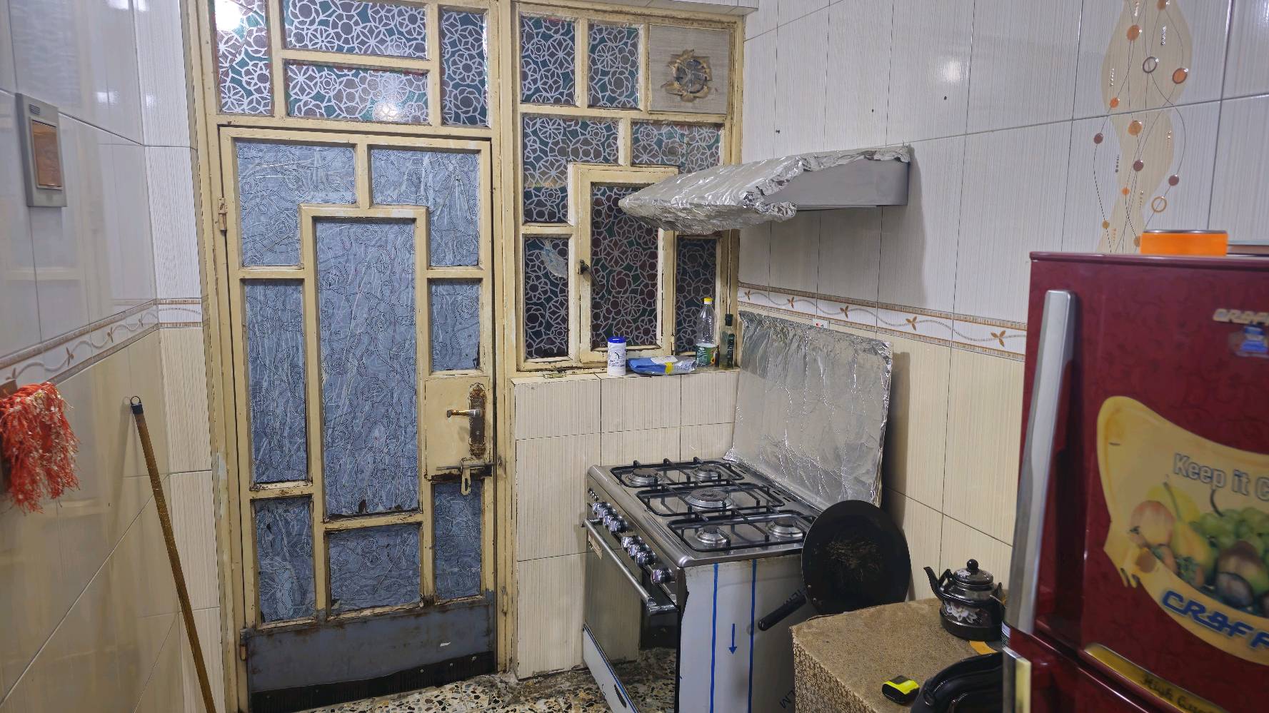 السلام عليكم
بيت ركن للبيع بمنطقة حي اور يم مدرسة بحر العرب قريب على جامع عمار بن ياسر
مساحة البيت: 75 متر
الواجهة 12.5
النزال 6
الطابق الاول غرفة وصالة ومطبخ وصحيات
الطابق الثاني غرفة وحولي والسطح بي سندويش مخزن وتواليت
البيت بناءه متوسط جاهز للسكن
السعر 160 مليون وبي مجال
للاستفسار اكثر واتساب
***********
