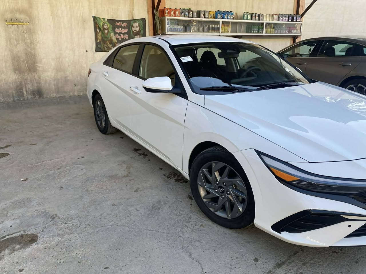 السلام عليكم  للبيع النتراء موديل 24دخول جديدحادثه كما موضوح بالصوره بارد فقط بدون صبغ تبديل دعاميه نفس الون ابيض ارباك دركه فقط منفيس بسمي تترقم جميع المحافظات السعر 152 الاتصال ***********
