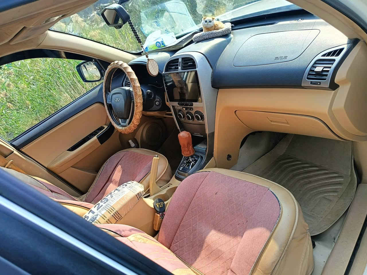 شيري تيكو موديل 2013 رقم واسط بأسمي سنويه لغايه 2028  كير كهربائيّ بيهه خياسات وتبديل جاملغات كما موضح بالسونار مسوي ادامه حداديه كامله وزوج تايرات جدد وباتري جديد والتبريد خير من الله والكهربائيات كلهه شغاله شادلهه لايت زنون اصلي وسستم سماعات Sony وشاشه اندرويد @
السعر:  55 ورقه وبيهه مجال بسيط 
للاستفسار:  ***********
