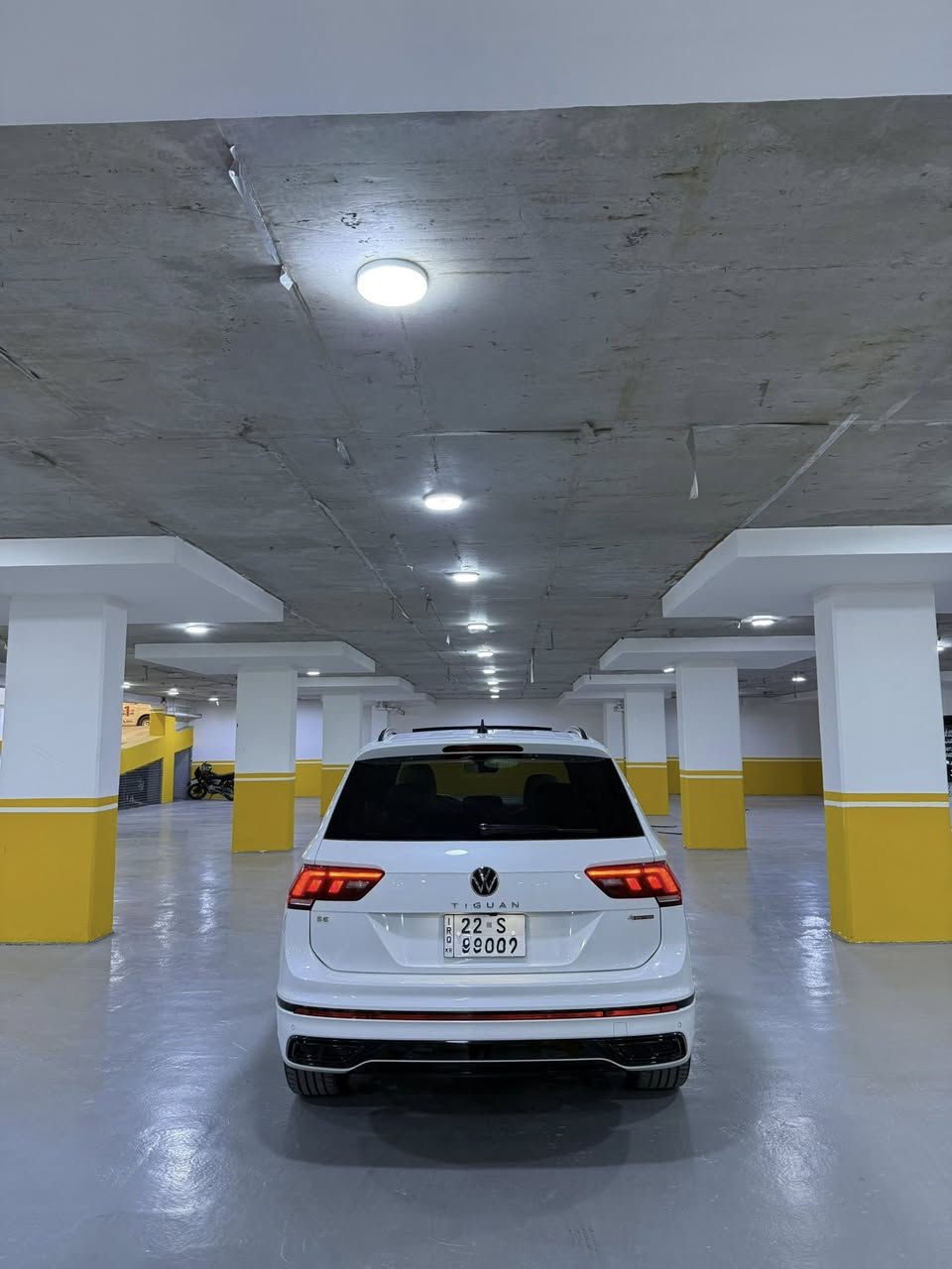 ﷽
فولكس واگن تيگوان R-Line SE للبيع 
VW TIGUAN R-LINE SE 
السيارة فول مواصفات وارد امريكي لون ابيض داخل جملي 
جديدة ونظيفة جداً السيارة جبتها ماشية 3000 مايل فقط وهسة ماشية 11000 مايل 

السيارة كصيتها وصلحتها ودخلتها على ايدي 
حادثها كلش تافه وبسيط اشتغلتها كلها بدبي والصبغ من الوكالة 
السيارة ما ناقصها برغي 
السعر 225$ وبيها مجال ان شاء الله 
المكان بغداد رقمها شمالي اربيل 
للتواصل 
***********
