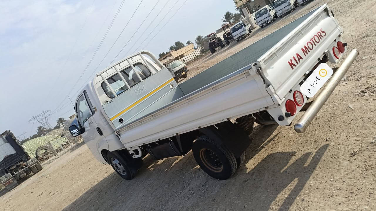 سلام عليكم للبيع كيا فحل موديل 19 بغداد رقم دولي مكفولة السيارة وظع شركة مكاني بغداد  الدورة السعر 147 الشراي يتصل علرقم ***********
