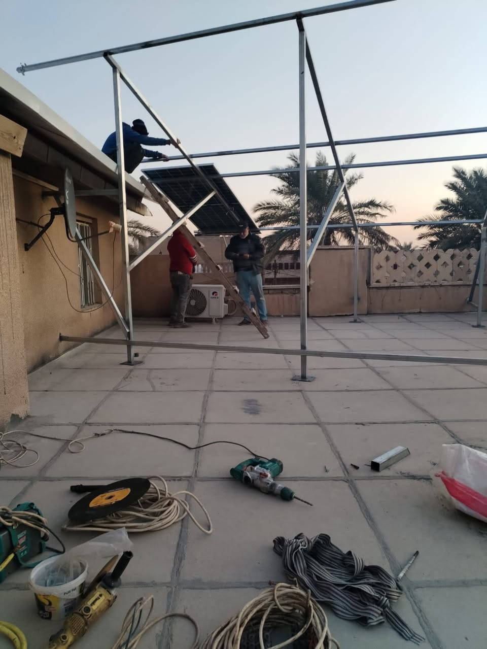 كادر هندسي متخصص في تنصيب منظومات الطاقه الشمسيه تواصل على واتساب
***********
