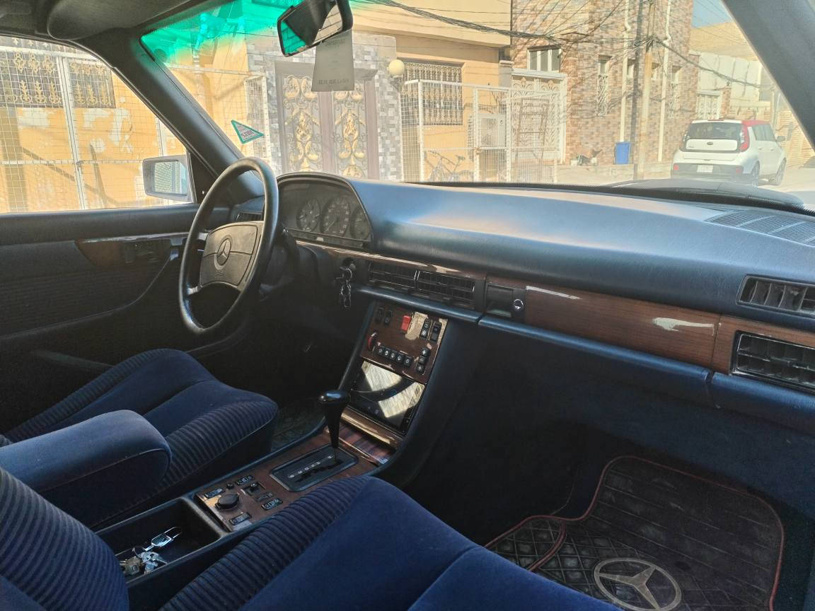 مارسيدس جامبو رئاسي موديل 1990 وارد ياباني محرك بلادي رقم بغداد سنويه جديده كفاله من ضربه صبغ جماليه فقط السعر 88 العنوان النجف الاشرف ***********___*********** النجف, العراق
