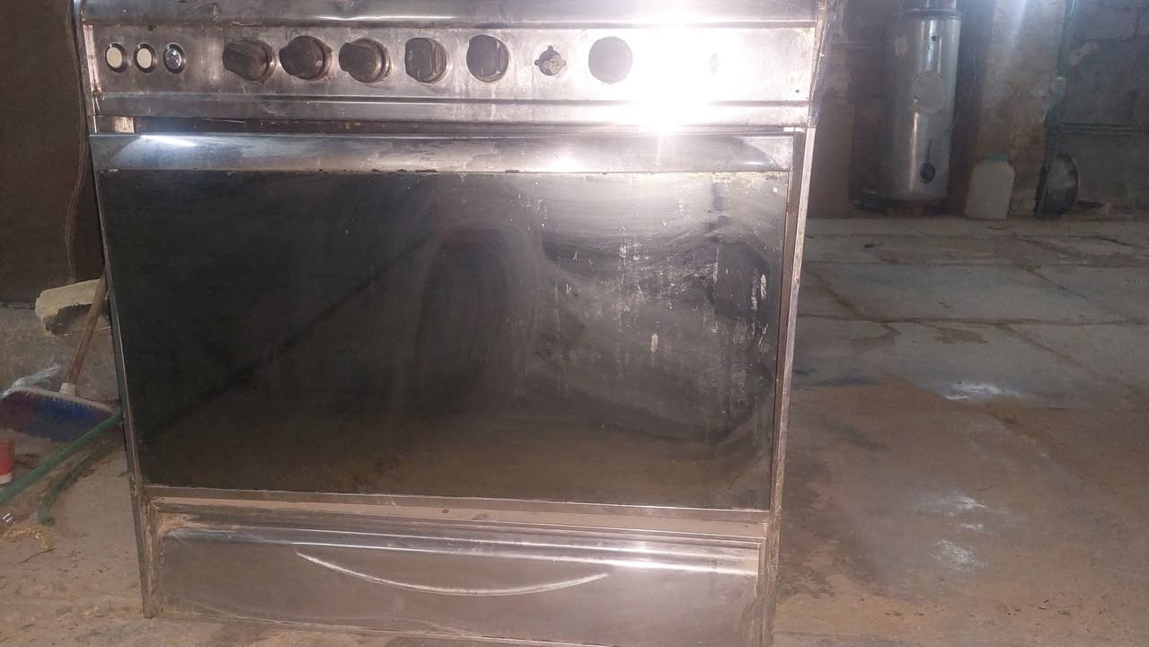 عندي طباخ نظيف هاي كدامكم وعندي عين وحده وصخه يرادله تنظيف والفرن يرادله تنظيف خصم الحجي يرادله ترتيب بدون منظم ولا صونده  واريده ب 75 وبي مجال قليل مكاني كربلاء ولايه مقابيل شارع الامام علي وهاذا رقمي ***********
