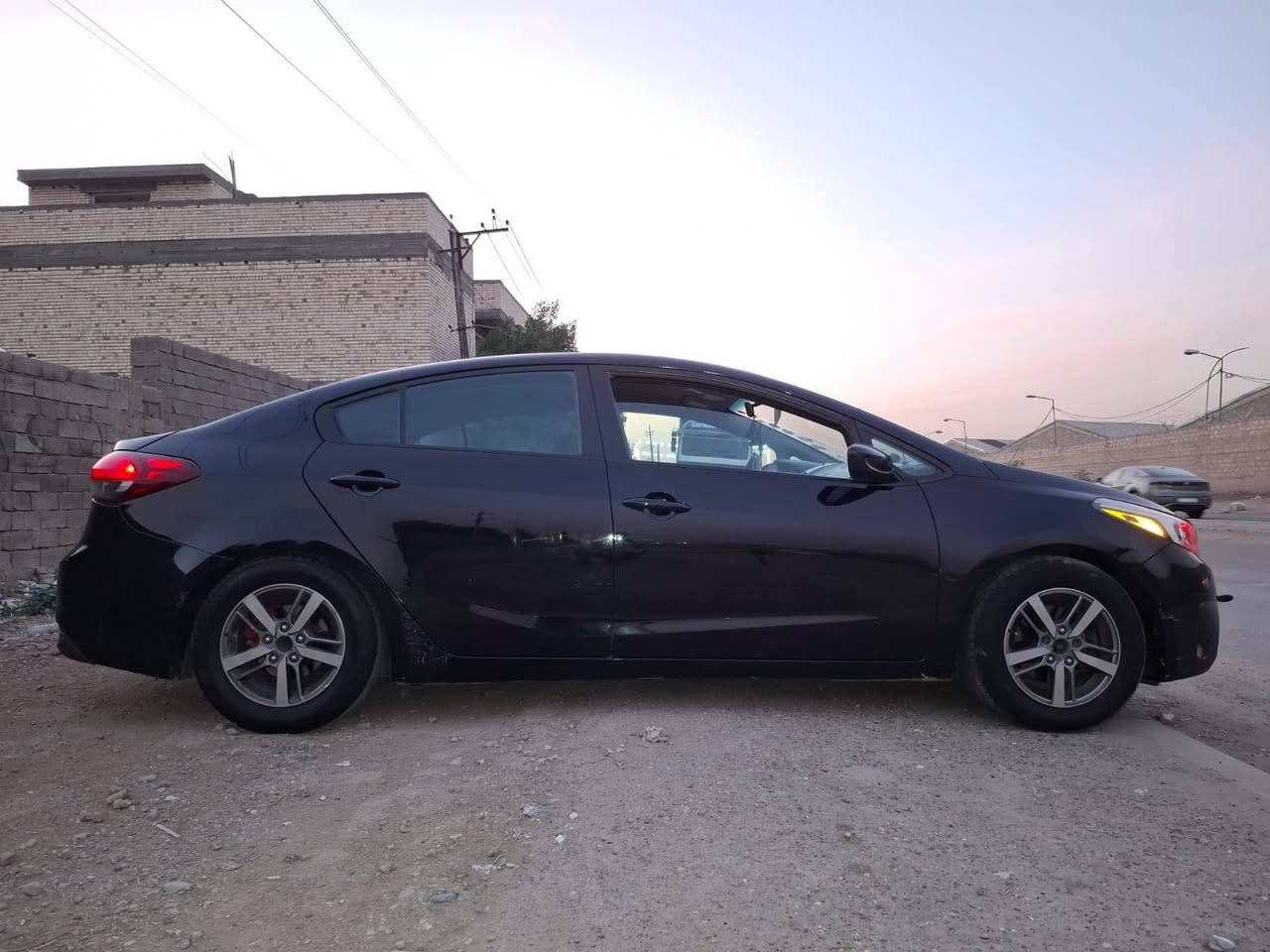 السلام عليكم 
كي فورتي مكينه ٢٠٠٠ دوش 
موديل 2017 ماشية 147.  ( مكان سياره الدوره شارع60)
جاملغ خلفي صبغ 
قبغ جنطة مبدل سونار بالمنشور 
السعر 125 وبيه مجال رقم ***********
