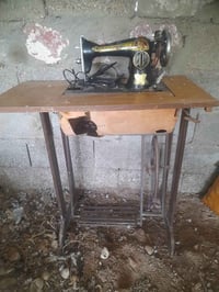 مكينه خياطه لبيع وي استفسار خاص او اتصل بالرقم ٠٧٨٨٢١٥٤٠٣٨