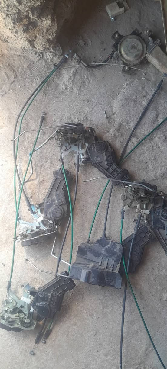 سلام عليكم وصلتنه قفاله بيبان ابتمه من 2008لحد 2010تفصيخ حاويه ويدات داخلي ابتنه هم تفصيخ ***********
