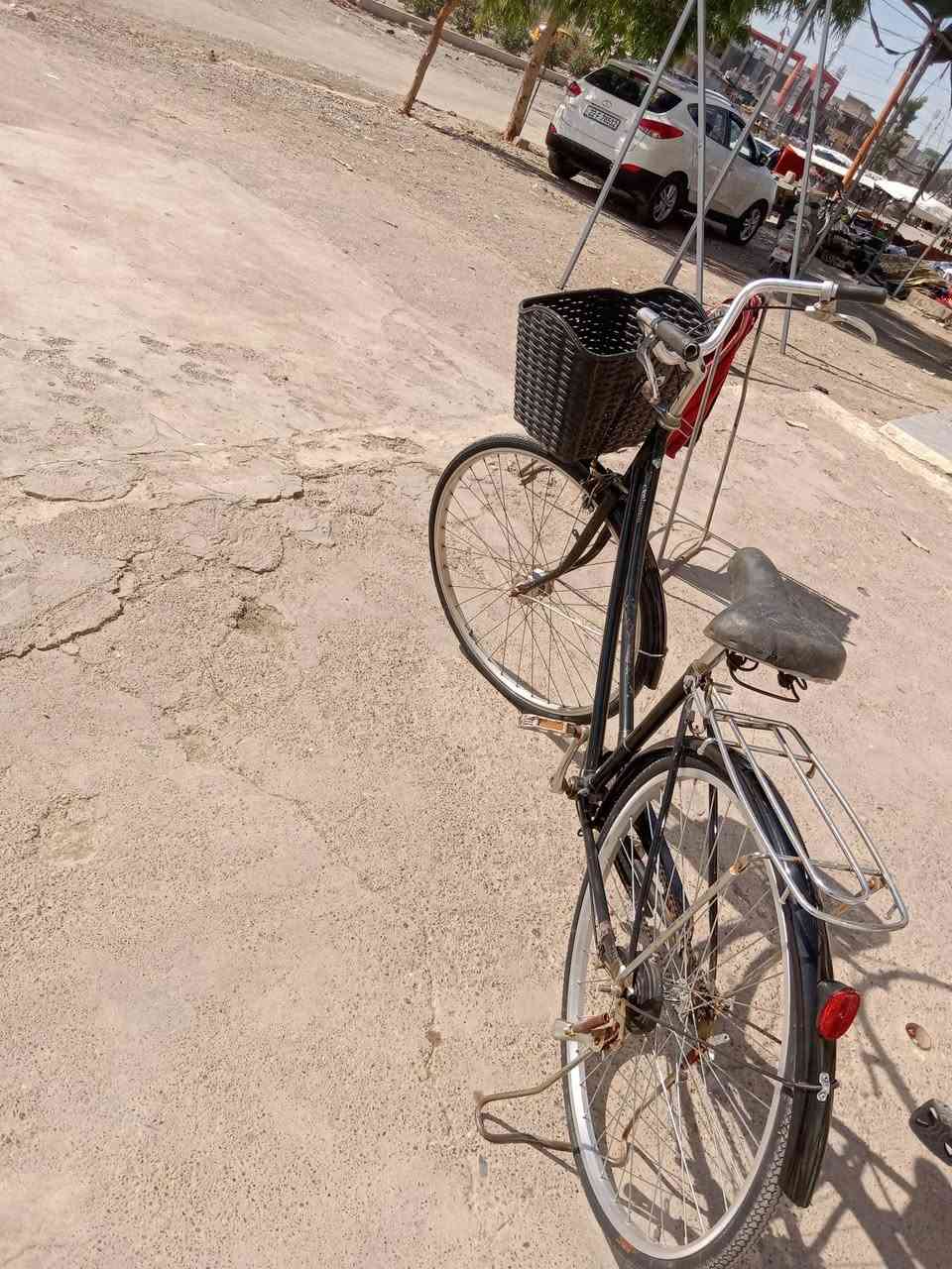 سلام وعليكم بيسكل حجم ٢٧ بآلة مال حاوية ستخدام قليل ياباني🇯🇵🚲 اصلي نظافة كدام عينك سعر ٨٠ وبي مجال مكاني موصل حي الانتصار ***********📱
