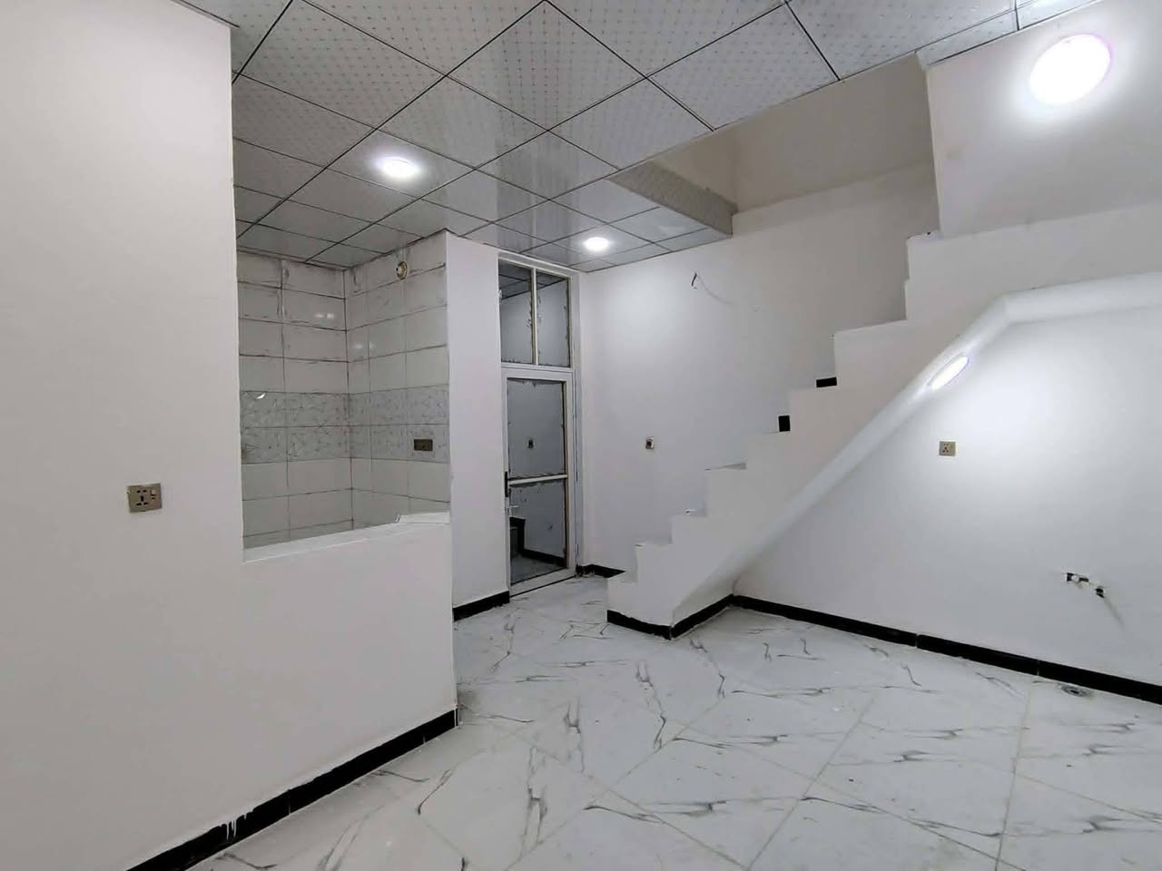 بسعر 20 مليون وبي مجال 50 متر عدد 2 طابو زراعي سند 25 مع قرار محكمه ثاني يوم العنــــوان #النجف شارع المطار مقابيل ملحق قريه الغدير كل الخدمات متوفره ماء وكهرباء تبليط الحد باب البيت اناره ليليه خط مولد سوك أسواق مدارس مجمعات صحيه للستفار ***********او مراسله واتساب ***********
