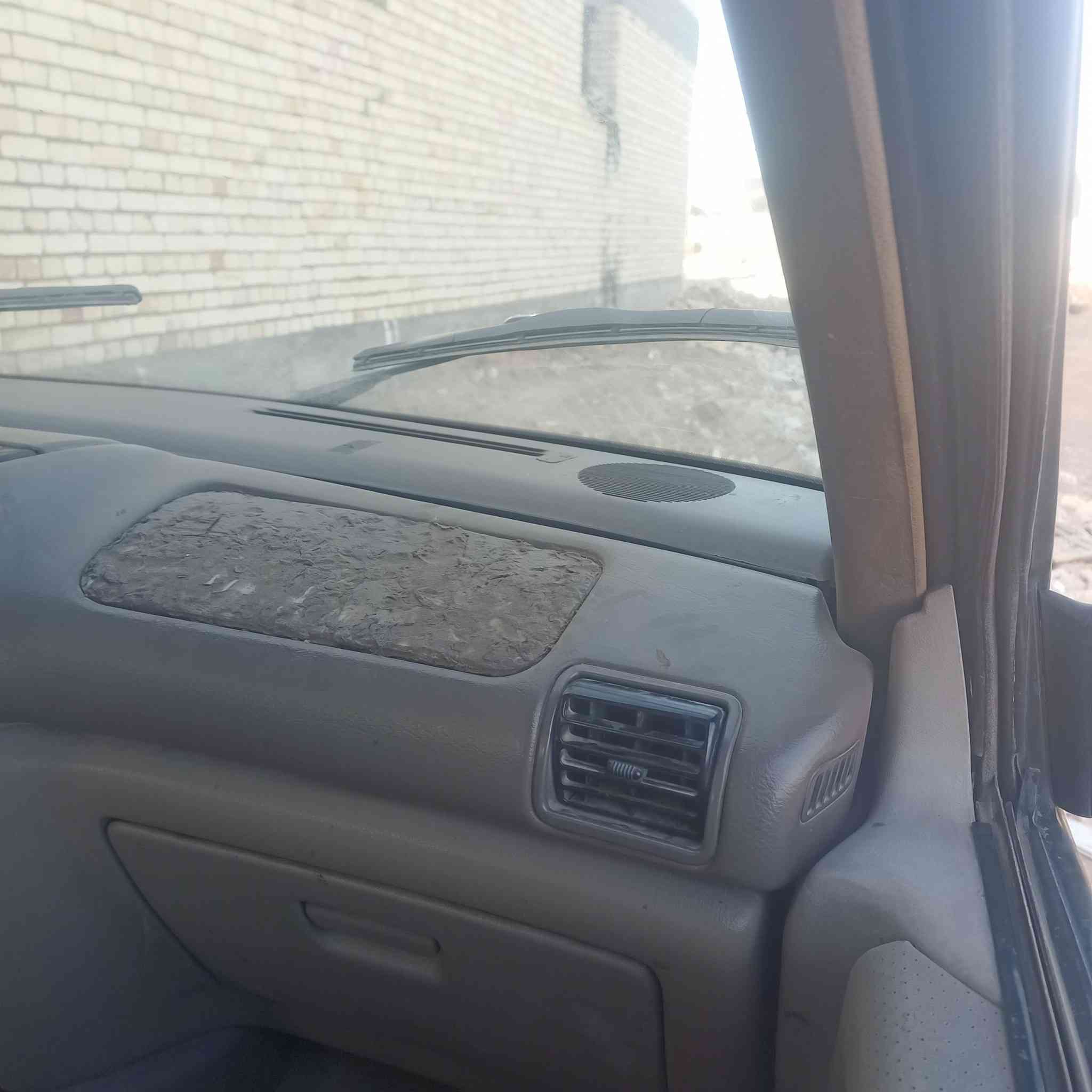 السلام عليكم دوج كلايسلر كرفان قصير المرغوب محرك 3300 السيارة علبلاد رقم بغداد تخم تاير ويلكب كير ومحرك خير من اللة السيارة سعر 42 رقم التليفون ***********
