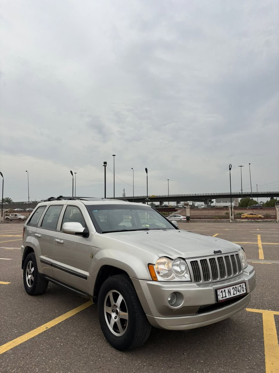 السلام عليكم جيب لاريدو لمتدد فول مواصفات مكينة 3.7 V6 كشنات جلد تدفئة مقاعد سلايد دوسات بريك بانزين كهرباء تصعد وتنزل السياره فول ومناقصها شي حادثها جاملغ وبنيد فقط ومصبوغة احزام بسبب الجراد فقط رايدها 95 ورقة بسمي تحويل ثاني يوم  مكاني بغداد حي الجامعة ٠***********
