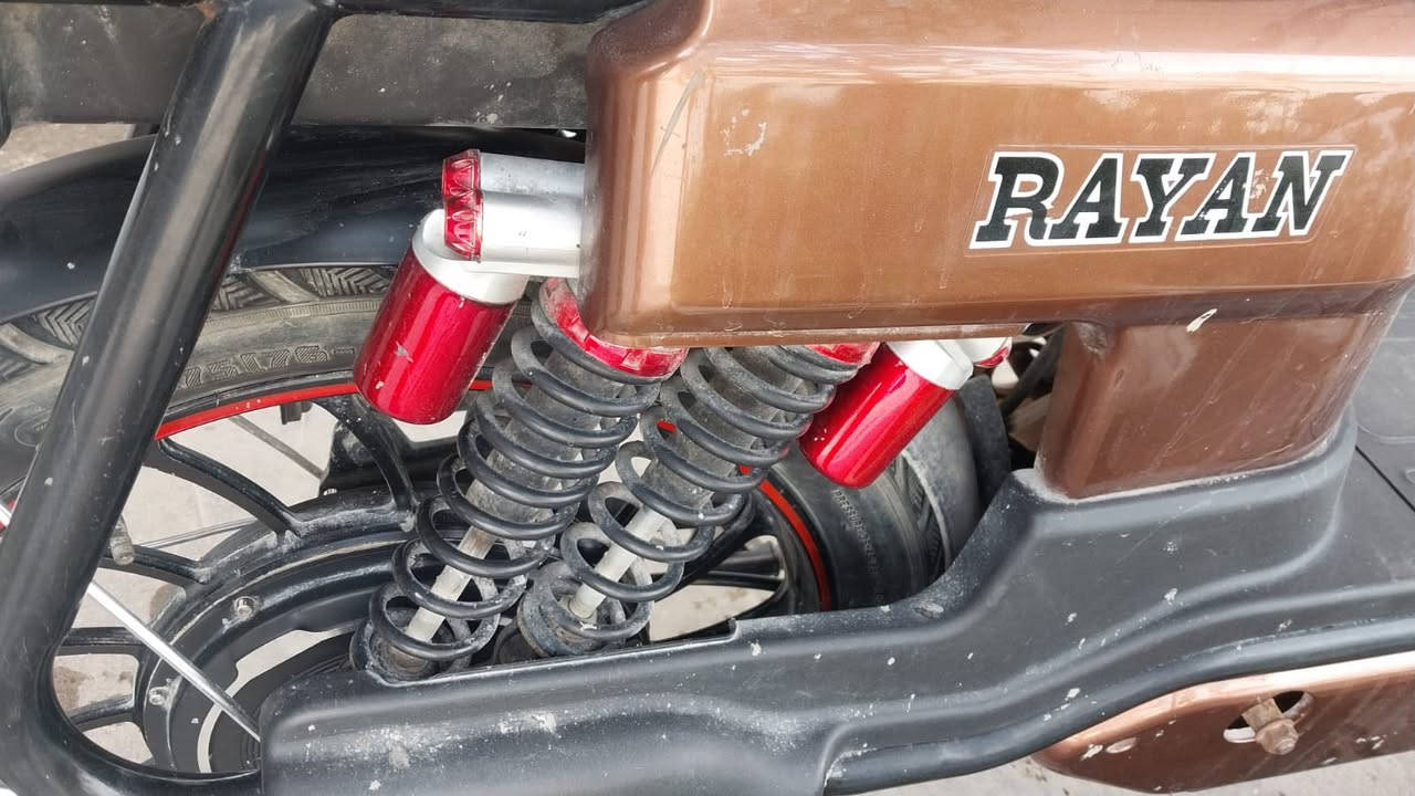 باسكل شحن نوع ريان 5 بطاريات فول مواصفات بصمتين لايت زنون اصفر اربع دبلات خلفيه مابيها اي نقص مكاني نجف 
سعرها 350 وبيها مجال 

***********
