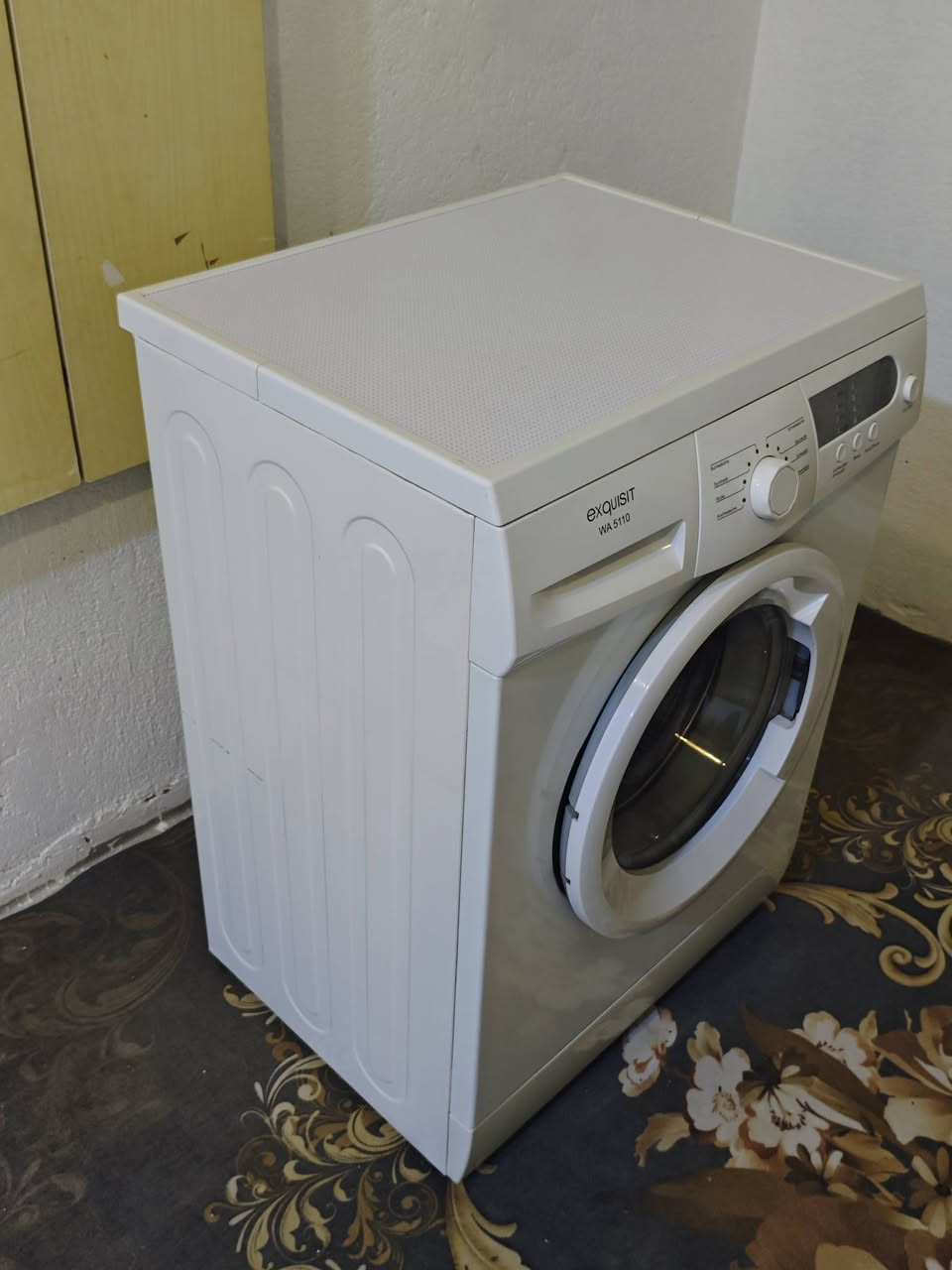 سلام عليكم اخوان عندي ثلاث غسالات اثنين صحون واحده ملابس 
ماركة بوش الالمانية والثانية سيمنس الالمانية نظافه 90 بالمية شرط الشغل وغسالة ملابس اوربي  شرط الشغل نظافة 90 بالمية 
سعر القطعة 200 الف وبيه مجال بسيط حك الجية 
للاستفسار واتساب او على المباشر على الرقم ***********
