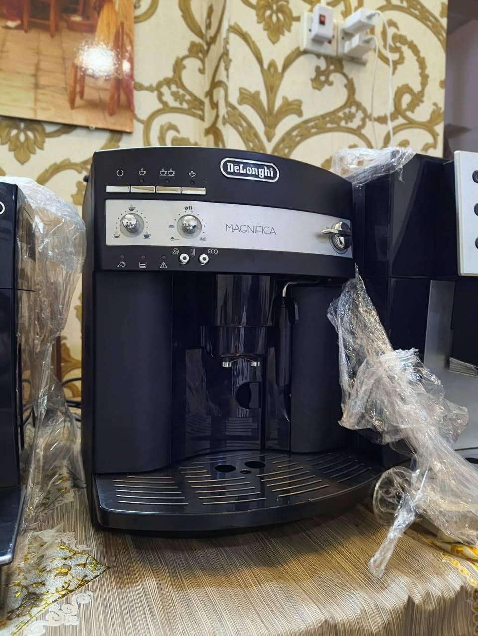 مكينة قهوة اوتوماتيك دولنجي مكنفيكا سعر250 الف وتوصيل مجاني.. ***********
