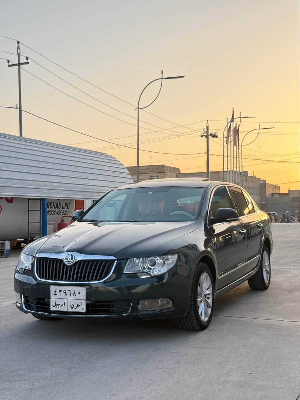 ( ***********)
SKODA SUPAR B 2011
(نرخی ٦٢ وەرەقە و مەجال )

(گێڕ تۆماتیکی ٦ گێڕە )
مەکینە ٢.٠ تۆڕبۆیە ٤ پستۆنە 

کێڕ و مەکینە و تەبریت بە شەرتە 

سەیارەکە خەلیجە قەپات مواسەفاتە 

سێ پارچەی لەسەر کاڵ بونەوە خۆم سبوخم کردوە 
سەیارەکە دەحمی نیە بەشەرت 
پێش و پشتی کەپسە  ئێڕباگی نەتەقیوە بە شەرت 

سەنەوی بەسەرچوە بە ناوی خۆمانە 

سەیاتەکە قەپات مواسەفاتە :- 
١-تۆماتیک 
٢-سلایت وە سلایتی تاقەشەمسیە بۆ زۆە شت بەکار دێت ئەو تاقە شەمسیە 
٣-کوشن هیتەر 
٤-سندوق بە دوو شێواز دەبێتەوە بە کاملی وە بەس سندوق 
٥-تحدید سورحە 
٦-ڤۆلیۆم 
٧-تراکشن 
٨-لایت حەدەسە زینۆن 
٩-فلجە ئەوتۆ 
١٠ زۆر مواسەفاتی تر 

T.B سەیارەکە کەمیک کاڵبونەوەی هەیە 

نرخی ٦٢ وەرەقە و محامەلە 
سەیارەکە لە هەولێرە 
(*********** ) واتس ئاپ و ڤایبەری لە سەرە أربيل, العراق
