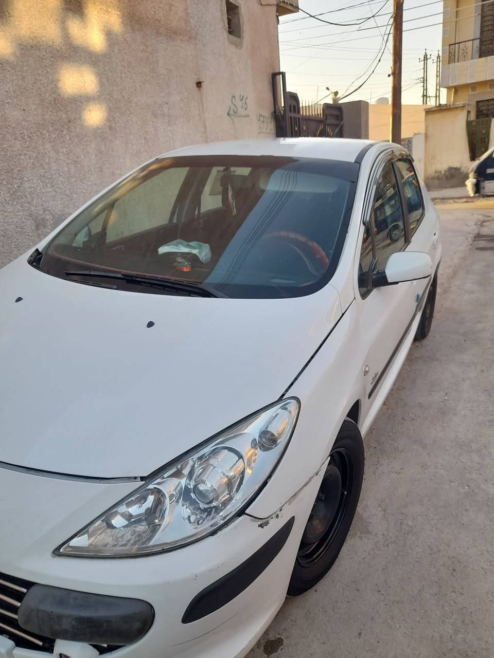 السلام عليكم بيجو فرنسي 307/دزان 2008كير ومحرك1600 وتبريد خير من الله صدر جديد دبلات خلفي جديد داينموو وباتري جديد شاشه قايش داينمو وقايش تايمكيس جديد بس بيهه ضربه بصفحت العبري بدوسه سياره جاهزه رقم بغداد الماني  السنويه لسنه 2029 متواجد في جانب الكرخ واتساب ***********
السعر52وبيهه مجال
