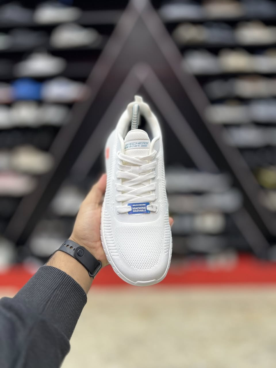 Bobs Squad Chaos من سكيتشرز. هذا الحذاء يتميز بالراحة الفائقة والأناقة وهو متوفر بلون أوف وايت 
اصلي وكاله غير مستخدم 
متوفر بقياس 37.5–39
العنوآن نجف ملحق الروان 
توصيل 🚚 محافظات 6 داخل النجف3 
***********واتساب
