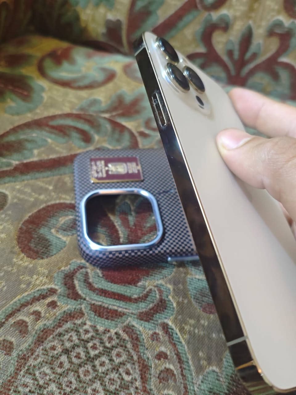 ايفون 13برو ماكس ذاكره 256 بطاريه ٧٥ بعده وتر بر جهاز نضيف بشكل  سعر ٦٠٠ الف  ***********
